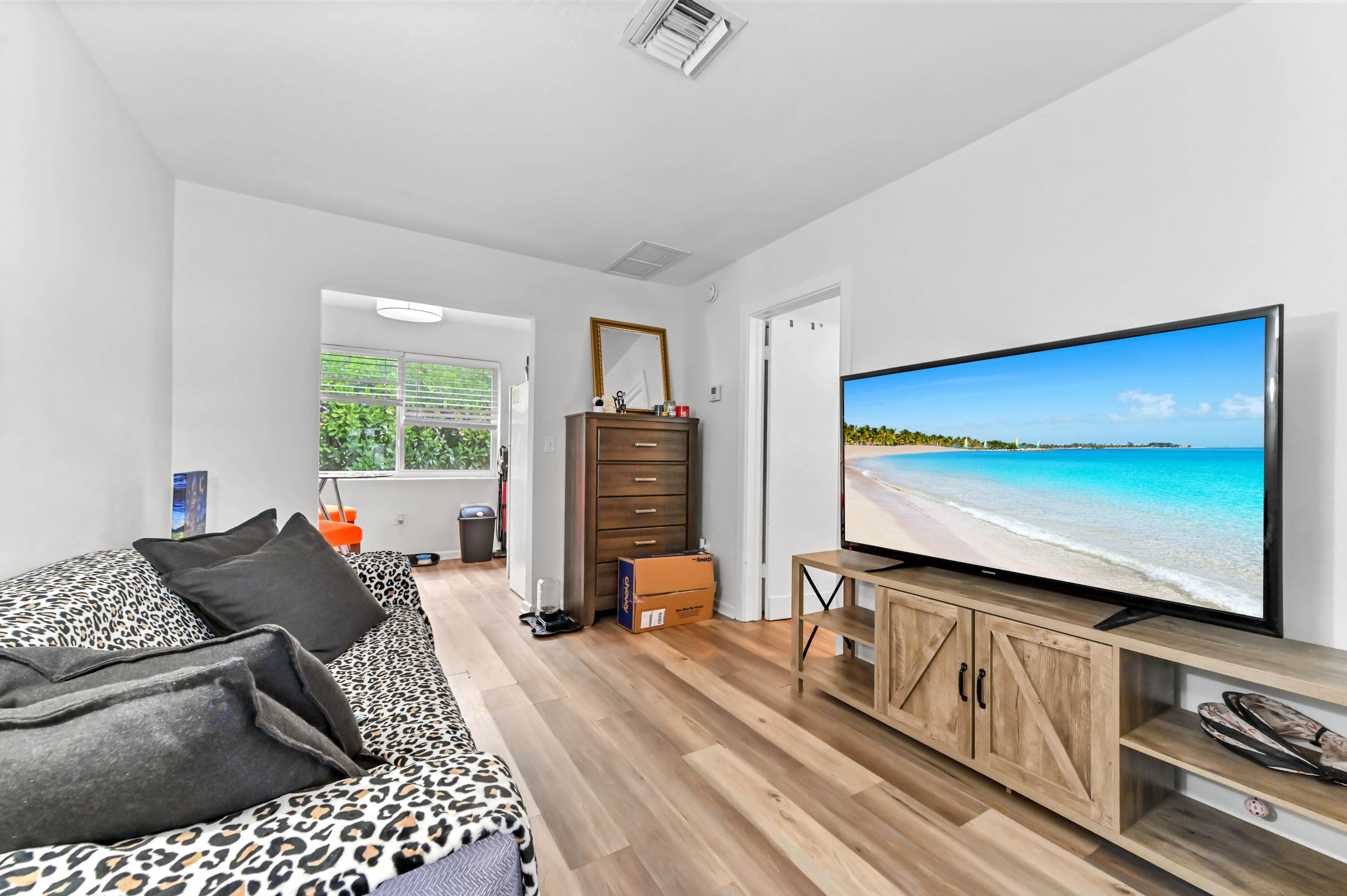 NORTH LAKE WORTH - Residential Income