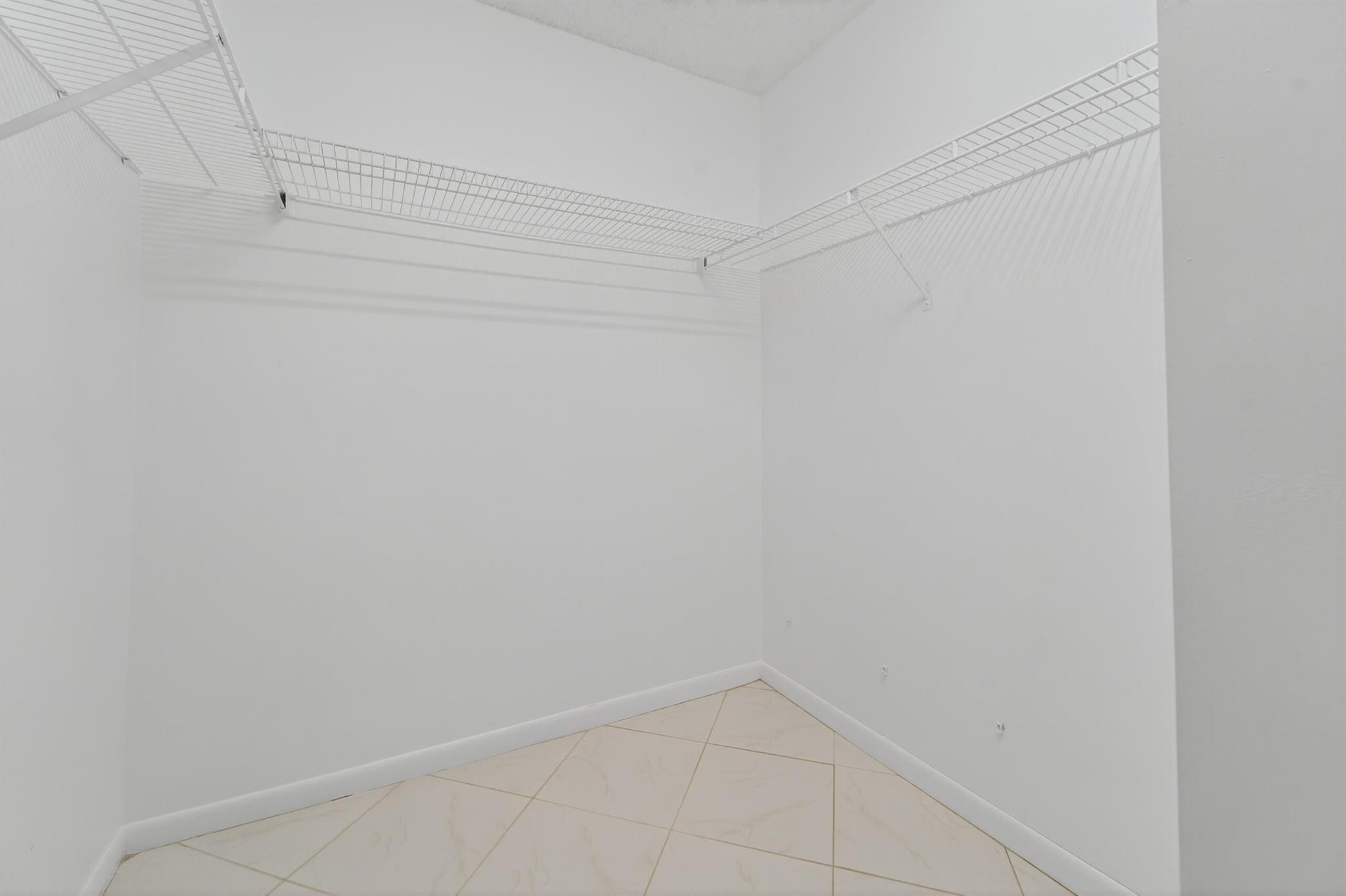 HUNTINGTON POINTE - Residential Lease