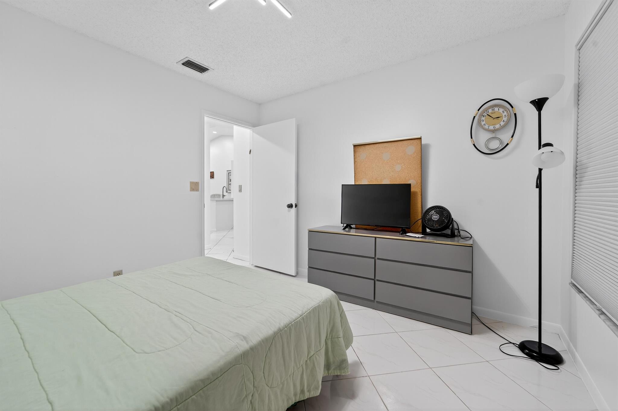 HUNTINGTON POINTE - Residential Lease