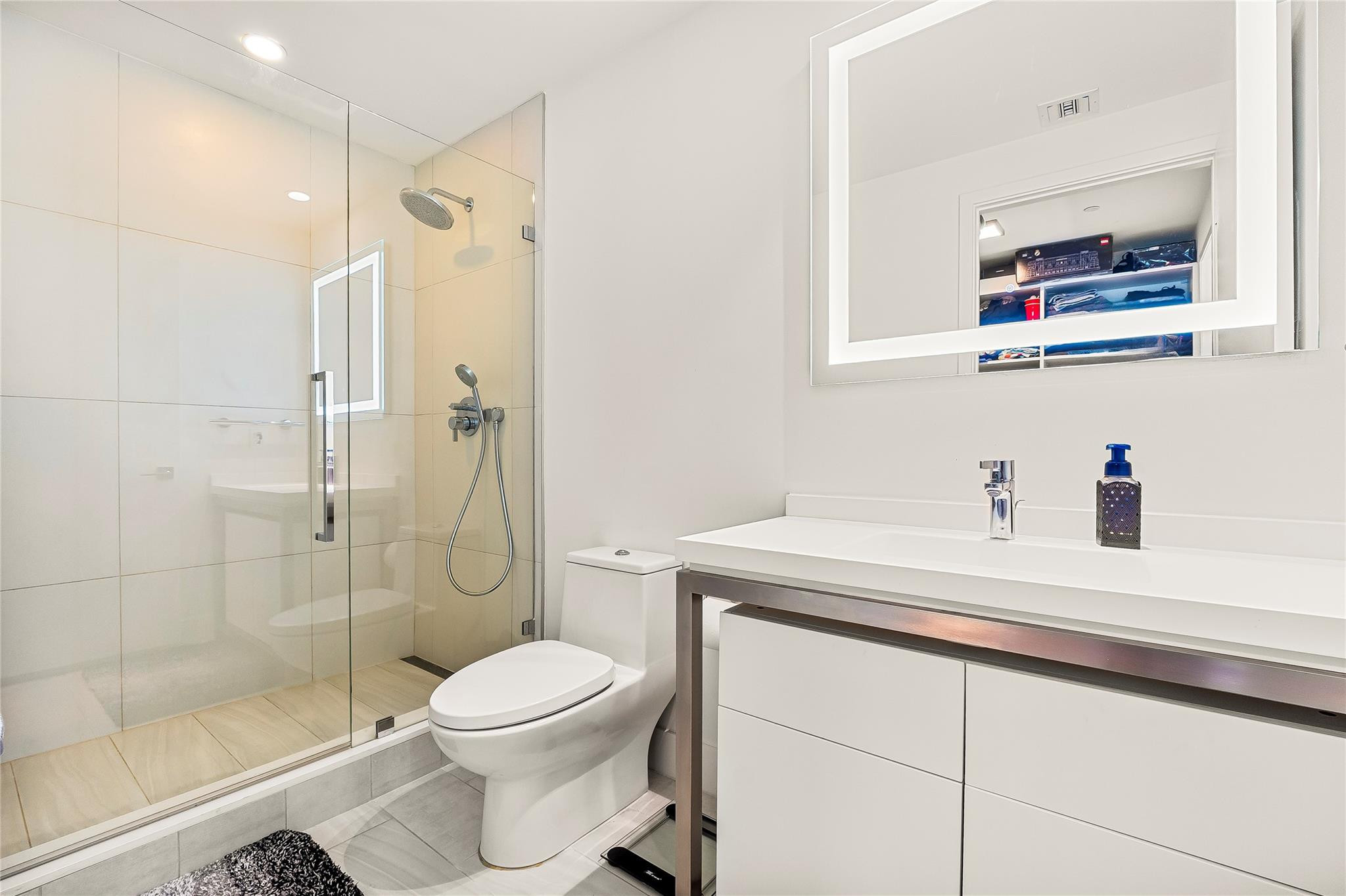 METROPICA NORTH TOWER ONE - Residential