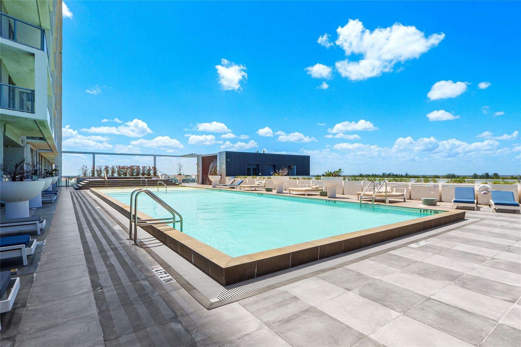 METROPICA NORTH TOWER ONE - Residential