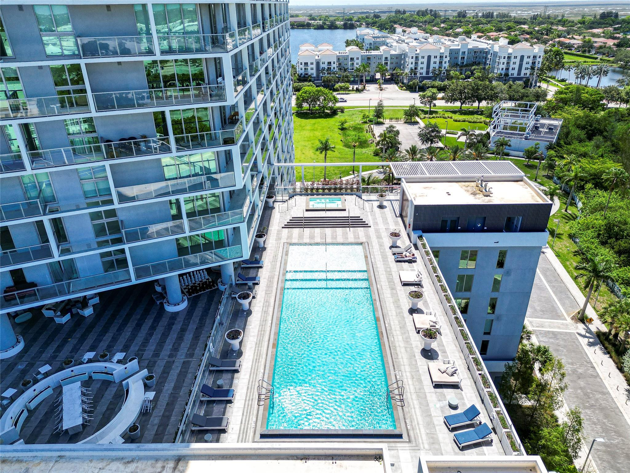 METROPICA NORTH TOWER ONE - Residential