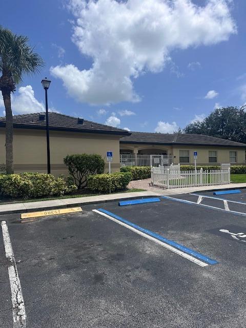 Beautiful unit on the second floor, freshly painted, new flooring on bedrooms, walking steps to Wellington high school. 5 minutes to wellington mall. A must see before any decision made.