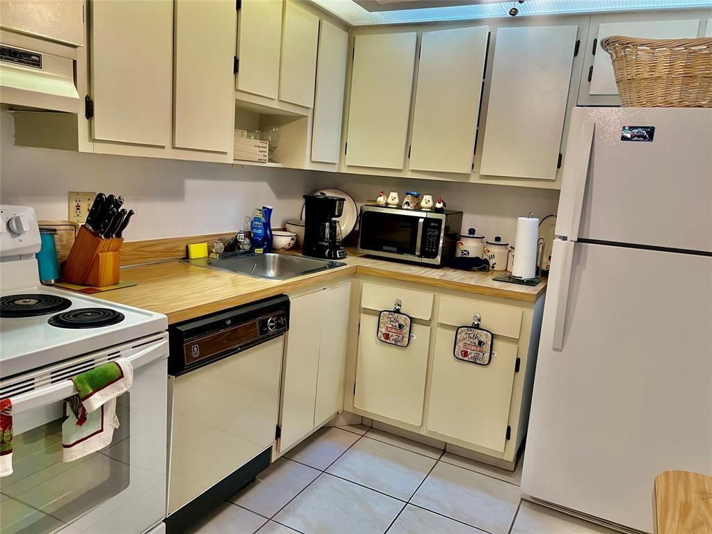 KINGS POINT - Residential Lease