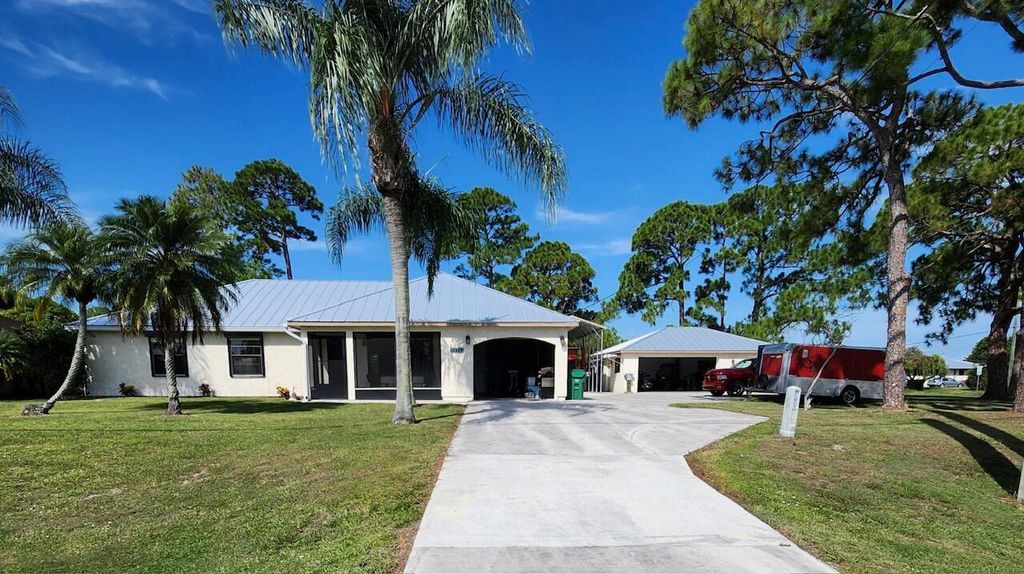 Photo of 2410 SW Bayshore Boulevard, Port Saint Lucie, FL 34984 (MLS # R11110491)