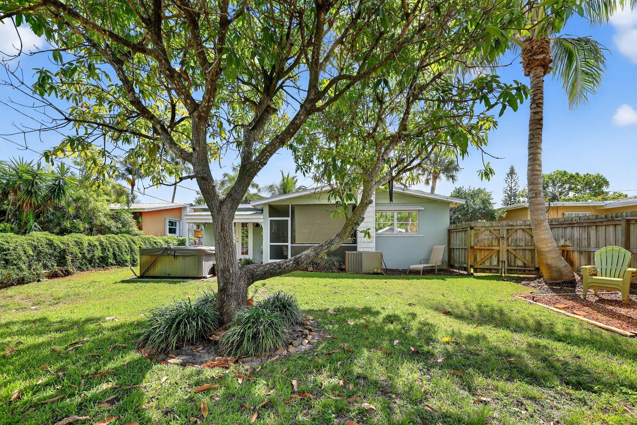262 SE Monterey Avenue