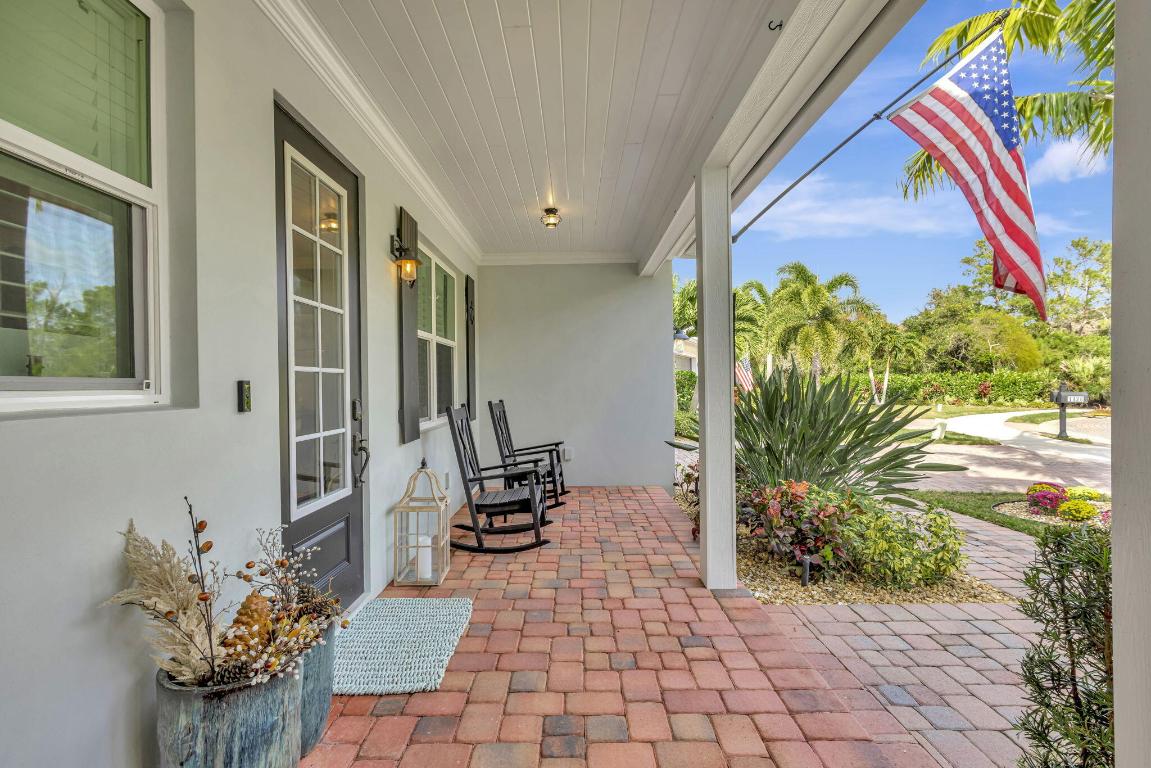 1126 NE Post Oak Way