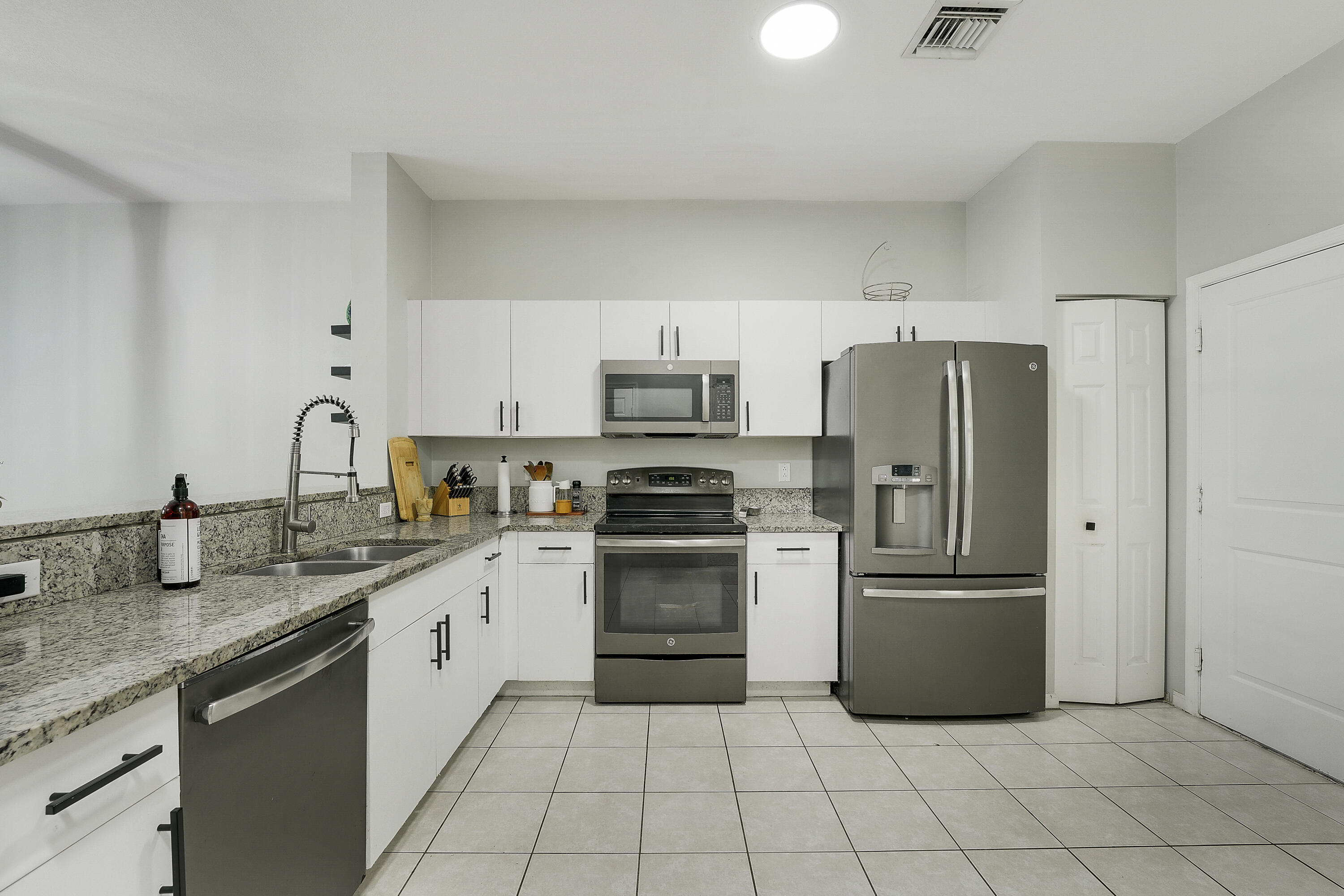 CHARTER CLUB OF PALM BEACH - Residential