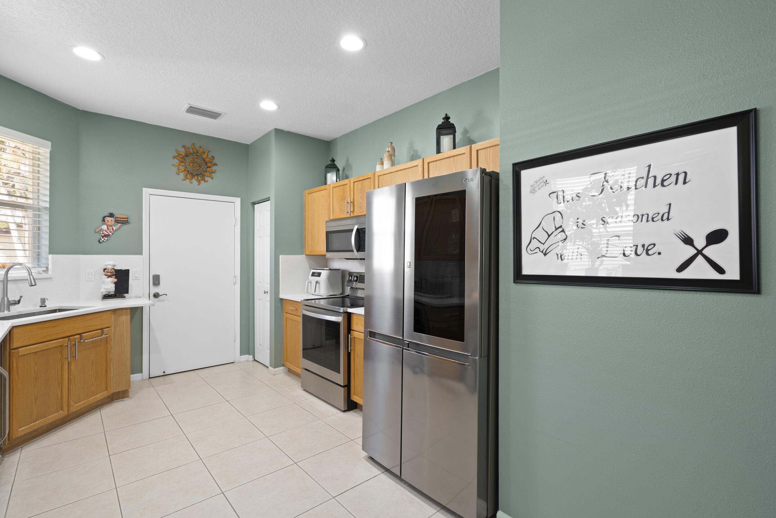 LAKEFOREST POINTE - Residential