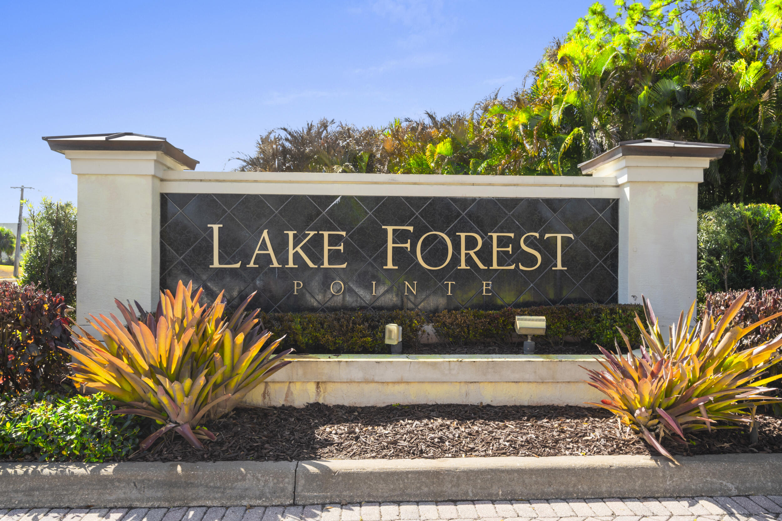 LAKEFOREST POINTE - Residential