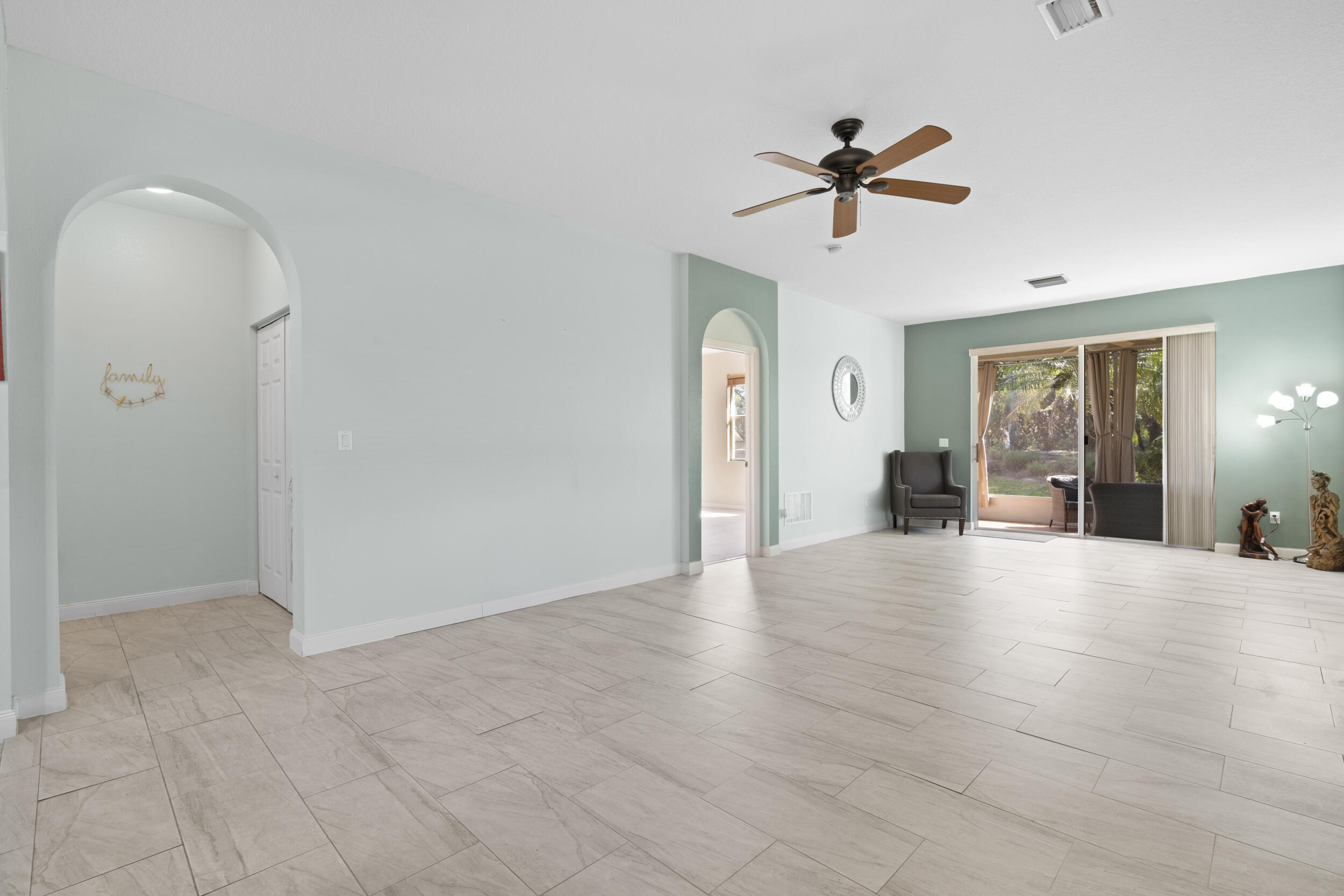 LAKEFOREST POINTE - Residential