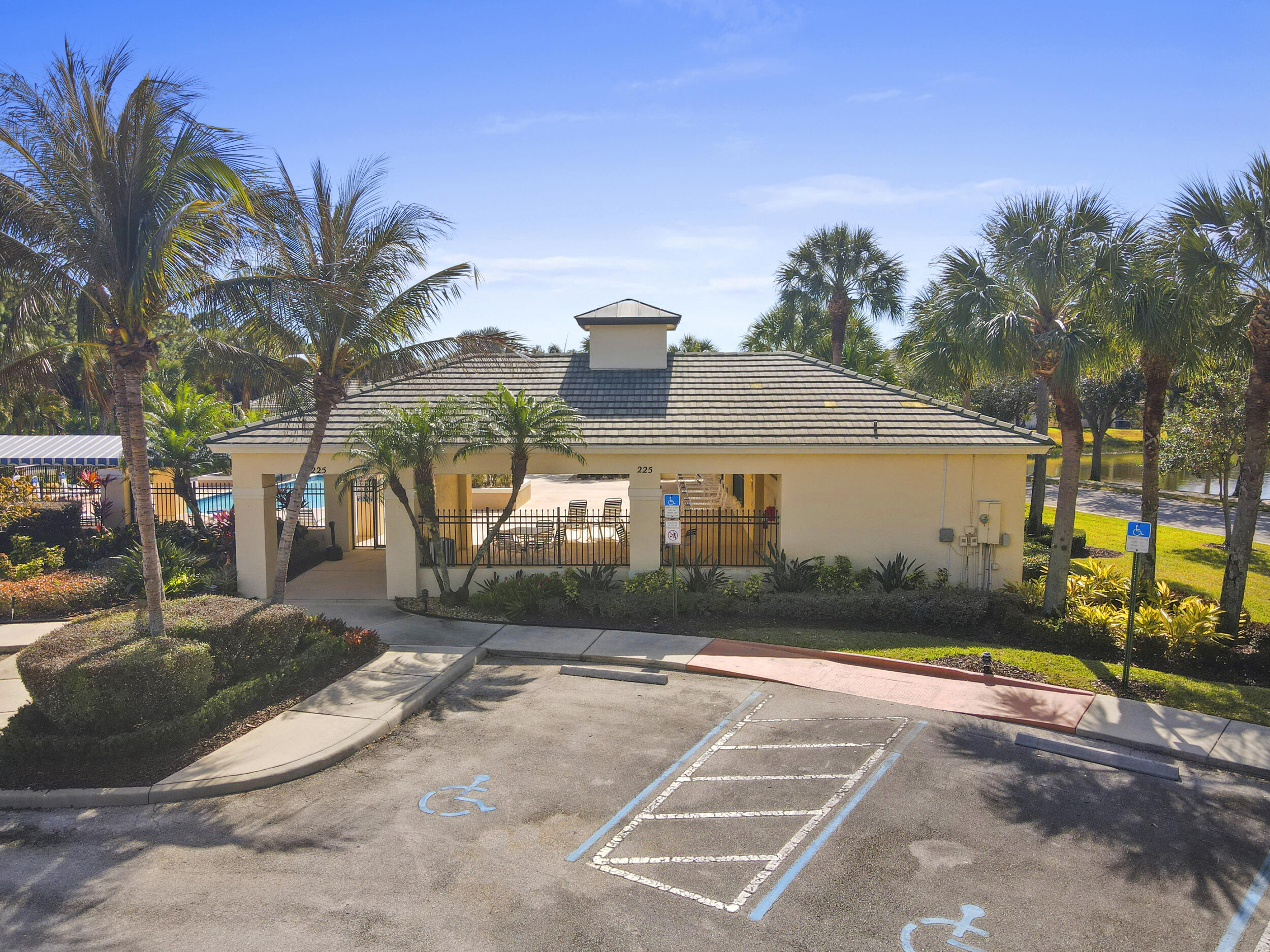 LAKEFOREST POINTE - Residential