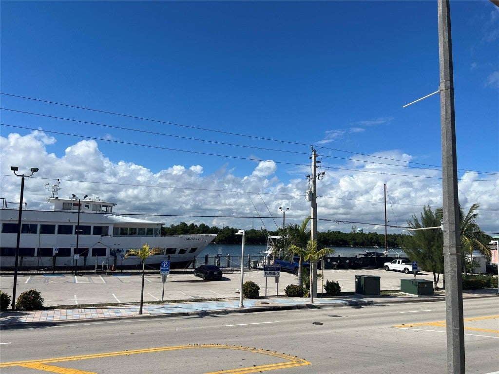 1315 N Ocean Drive 205, Hollywood FL 33019