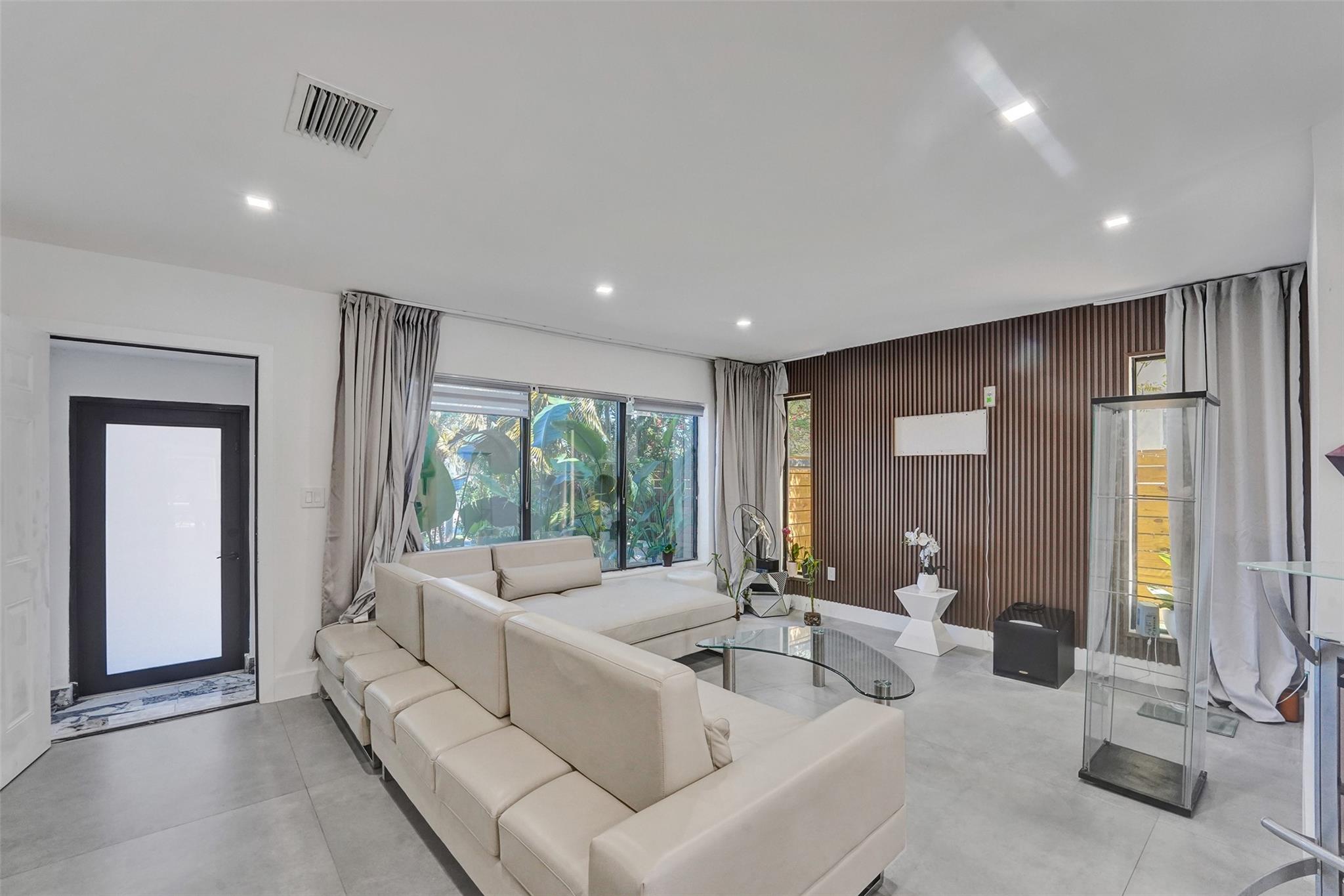 1446 Polk St