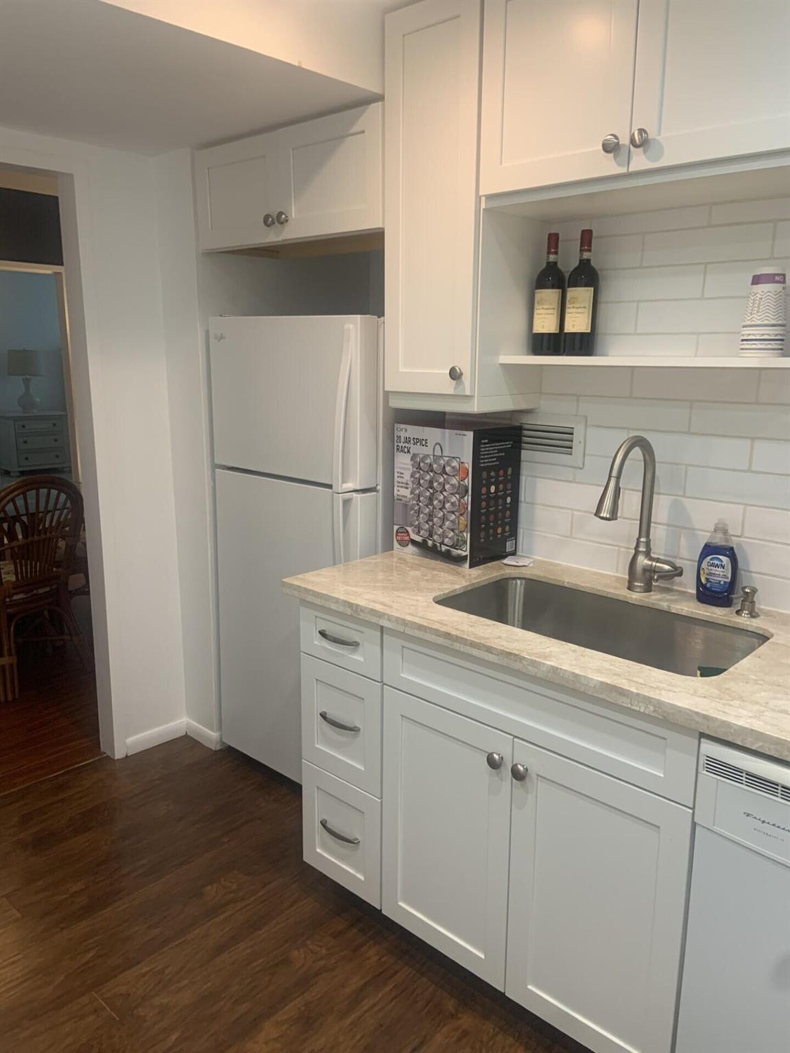 ROYAL SAXON INC - Residential Lease