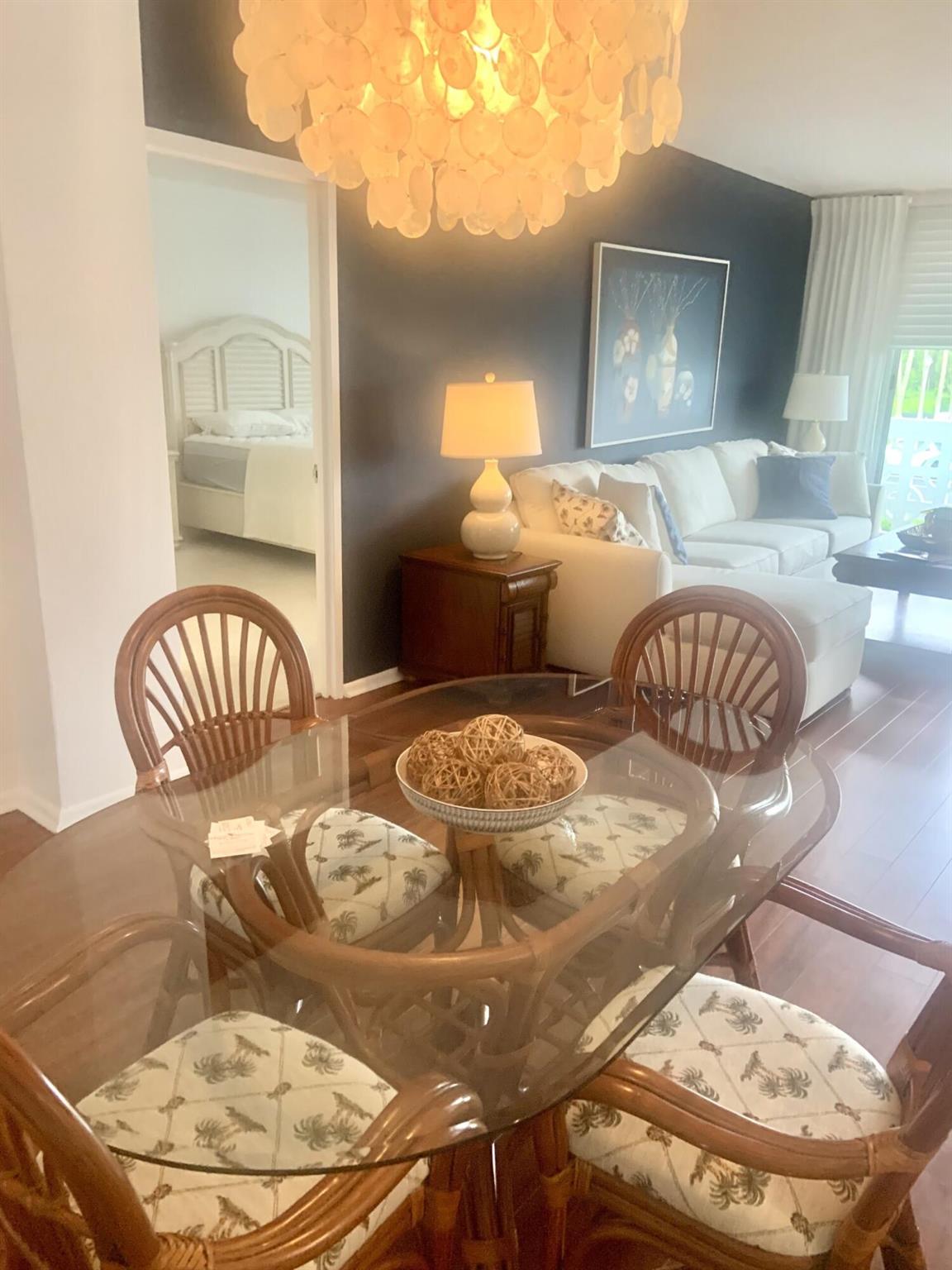 ROYAL SAXON INC - Residential Lease