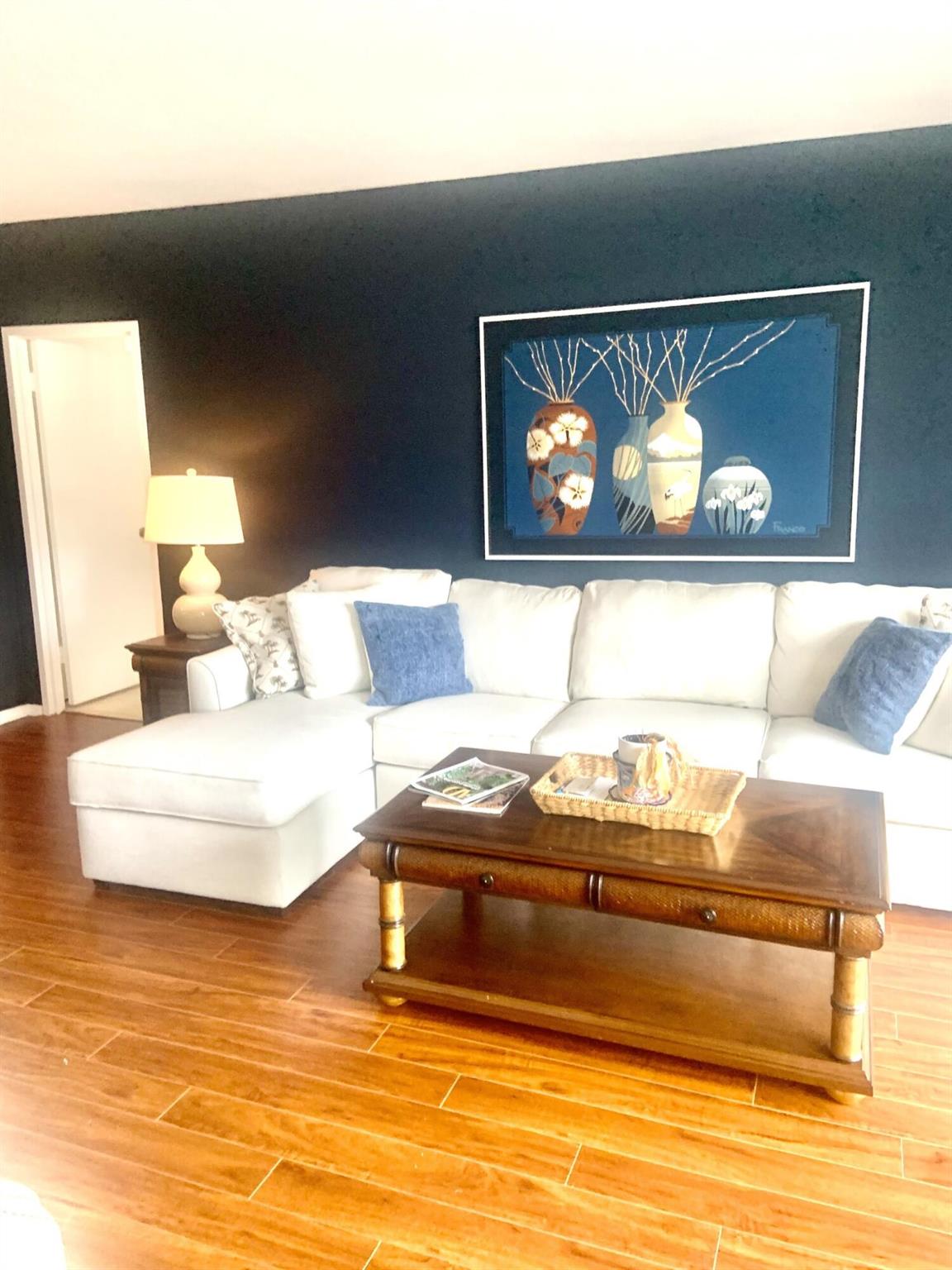 ROYAL SAXON INC - Residential Lease