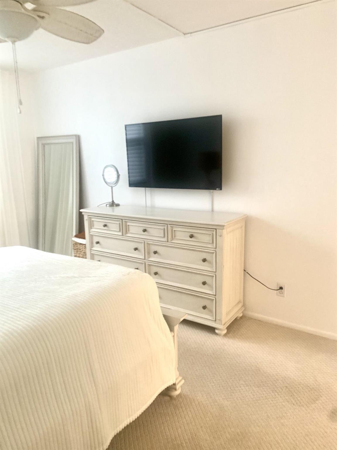 ROYAL SAXON INC - Residential Lease