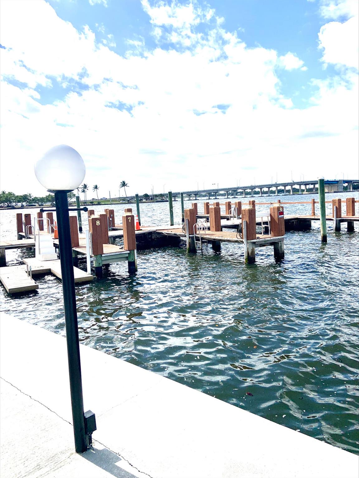 ROYAL SAXON INC - Residential Lease