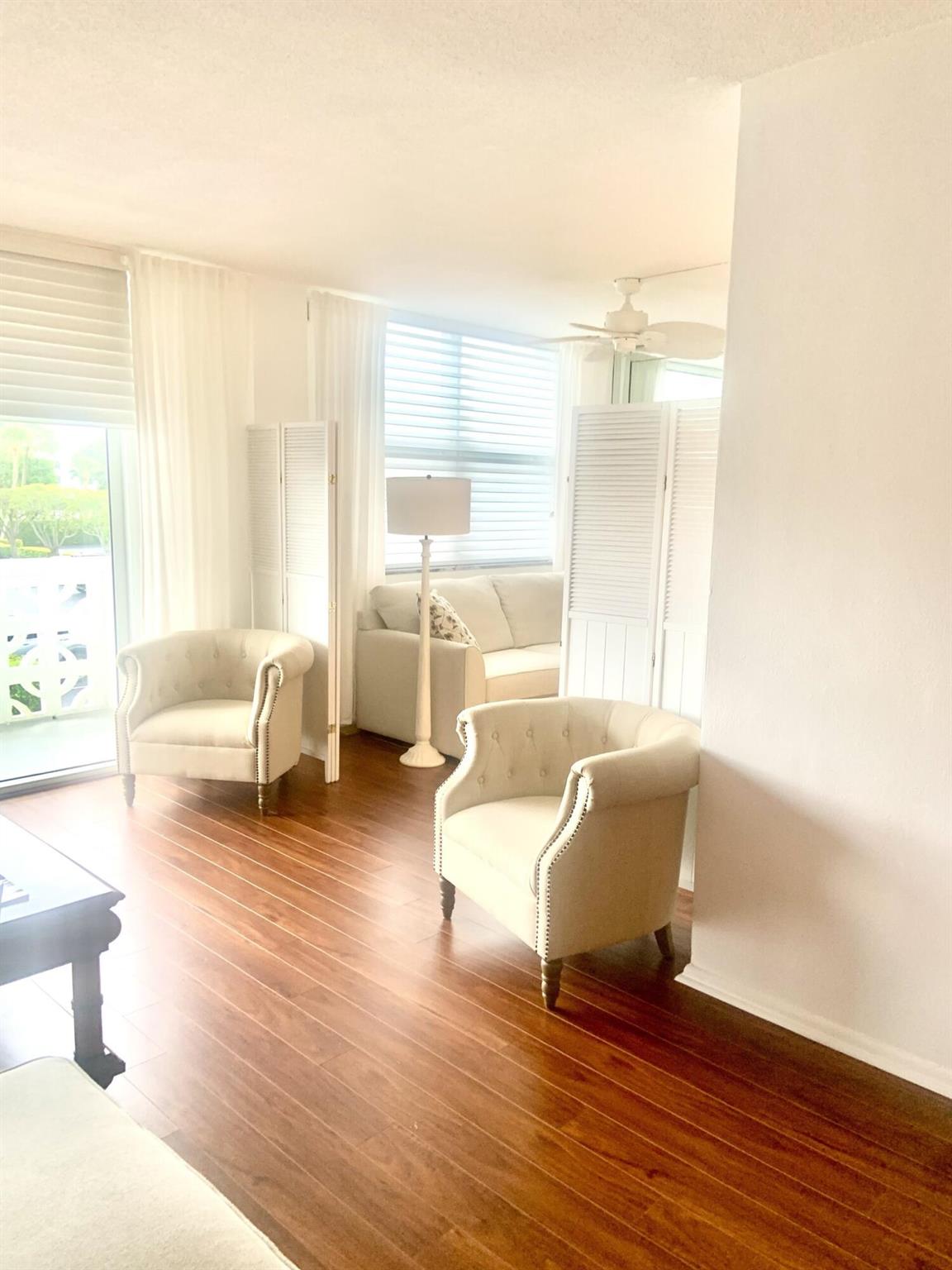 ROYAL SAXON INC - Residential Lease