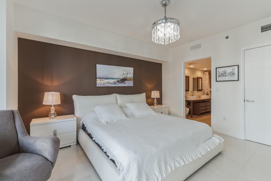 475 Brickell Avenue 512