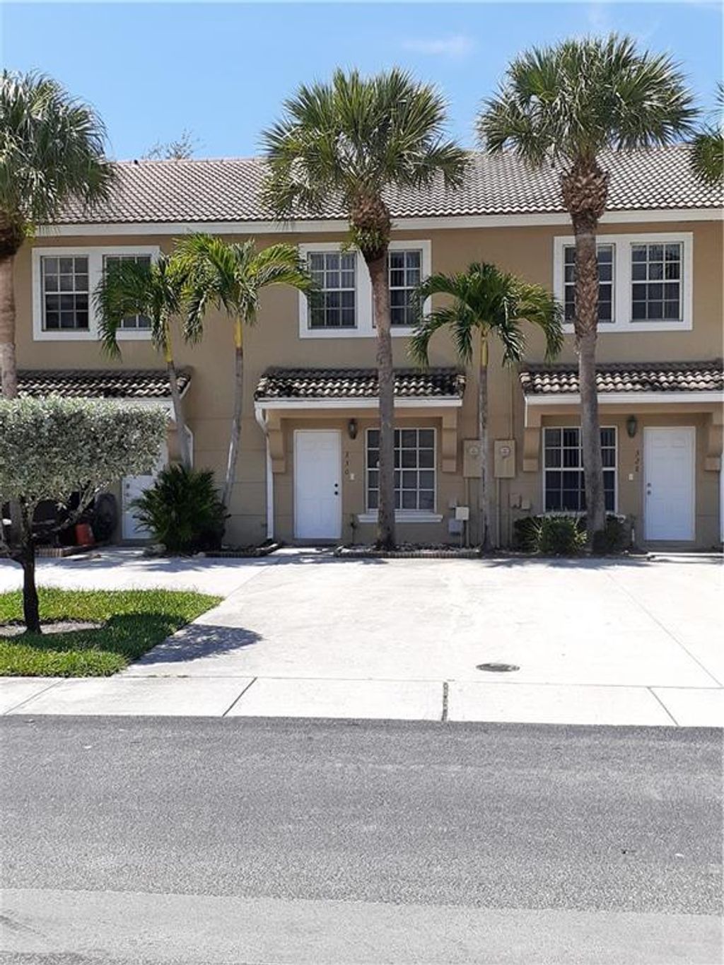 Photo of 330 SW 120th Ave #330, Pembroke Pines, FL 33025 (MLS # F10271151)