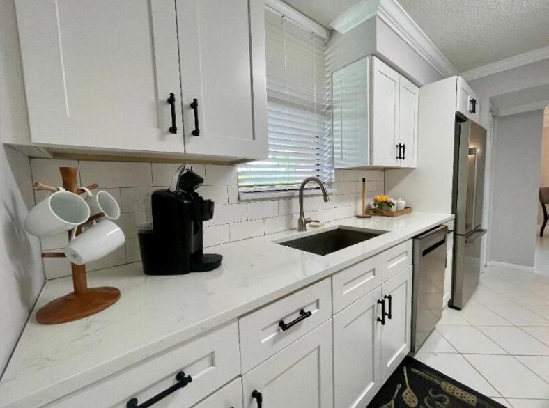 LAVERS DELRAY RACQUET CLUB CONDO - Residential Lease