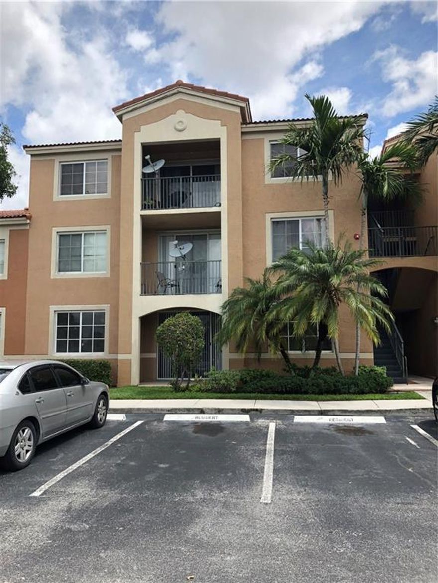 THIS SPECTACULAR 2 BEDROOM 2 BATHROOM APARTMENT FOR RENT IS CONVENIENTLY LOCATED ON THE FIRST FLOOR, LOCATED IN THE DESIRABLE ST. ANDREWS COMMUNITY WITH FULL AMENITIES AS SPA, BUSINESS CENTER, RACQUET BALL COURTS, PLAY AREAS, FITNESS CENTER. PLEASE SUBMIT RENTAL APPLICATION WITH CLEAR COPIES OF DRIVER'S LICENSES, PROOF OF EMPLOYEMENT, LAST PAY-STUBS, CREDIT REPORT AND BACKGROUND, LANDLORD REFERENCES