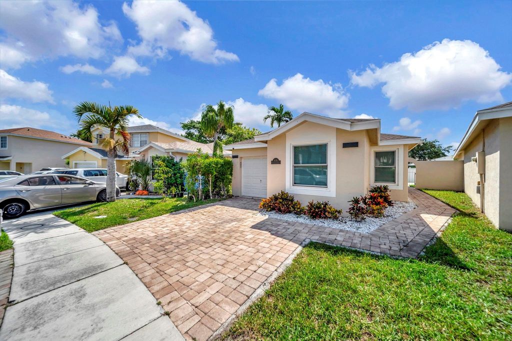 Photo of 4036 Eastridge Circle, Deerfield Beach, FL 33064 (MLS # F10507494)