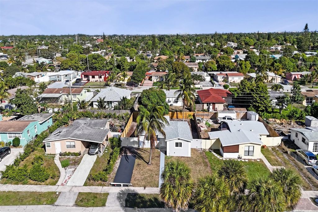 Photo of 171 Ocean Parkway, Boynton Beach, FL 33435 (MLS # F10546873)