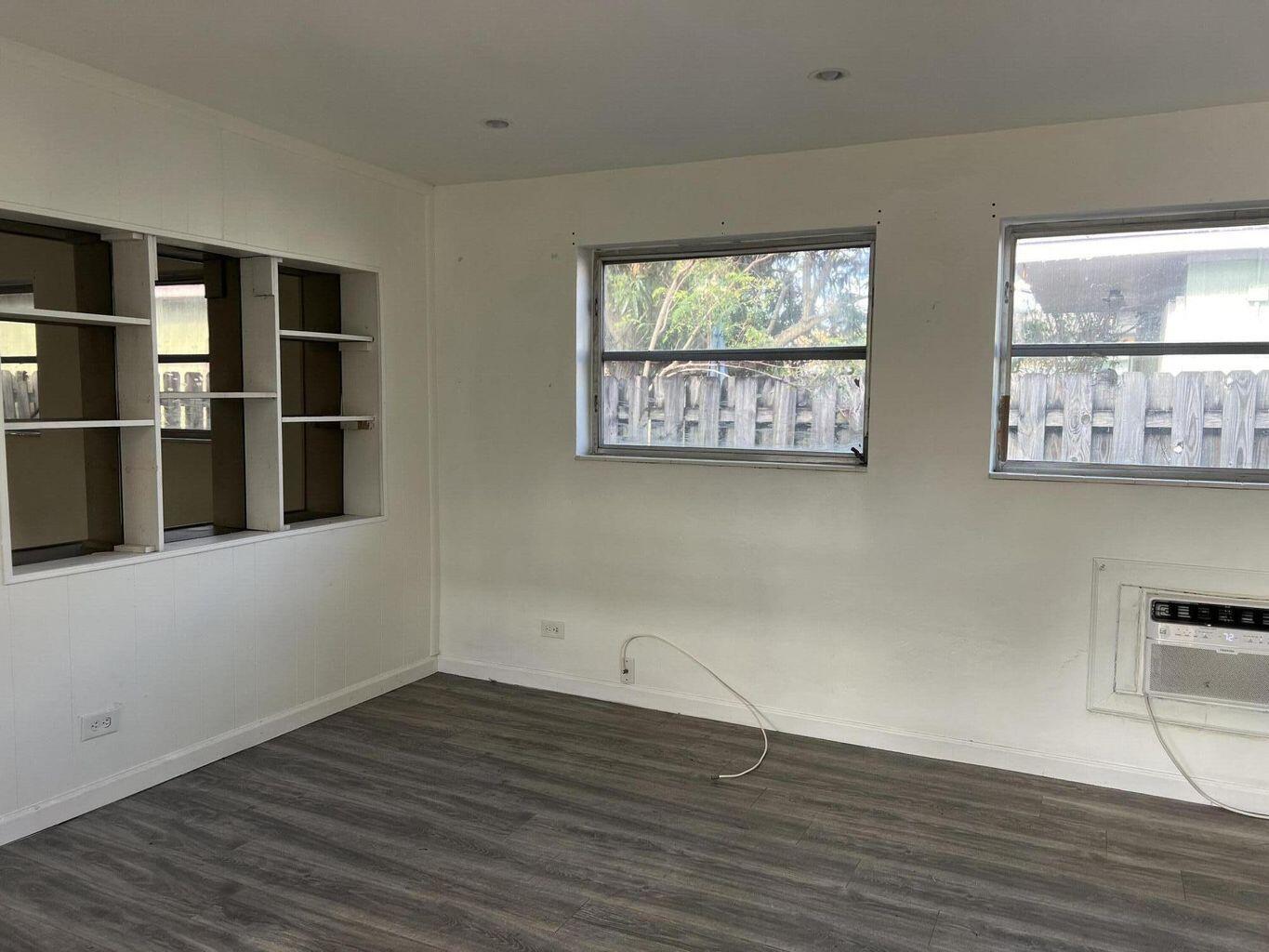 132 E Central Boulevard 2