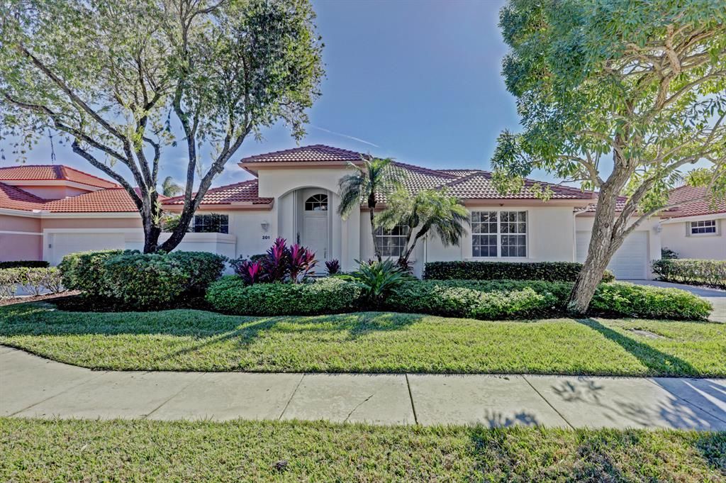 Photo of 201 Eagleton Estate Boulevard, Palm Beach Gardens, FL 33418 (MLS # R10762518)