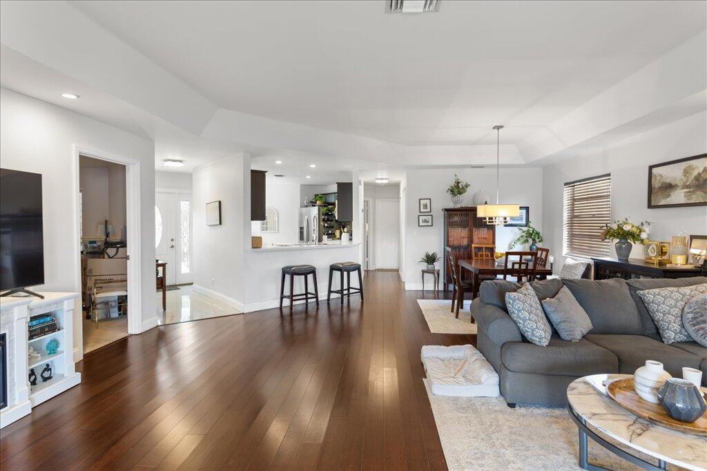 9090 Chatsworth Cascades