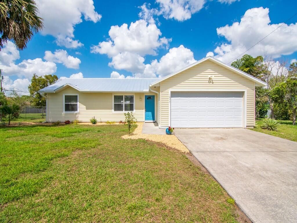 Photo of 1073 SW Dubuque Avenue, Port Saint Lucie, FL 34953 (MLS # R10783537)