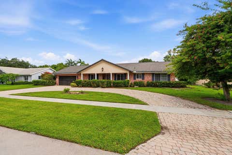 Tiny photo for 7221 SW 7th Street, Plantation, FL 33317 (MLS # B26037324)