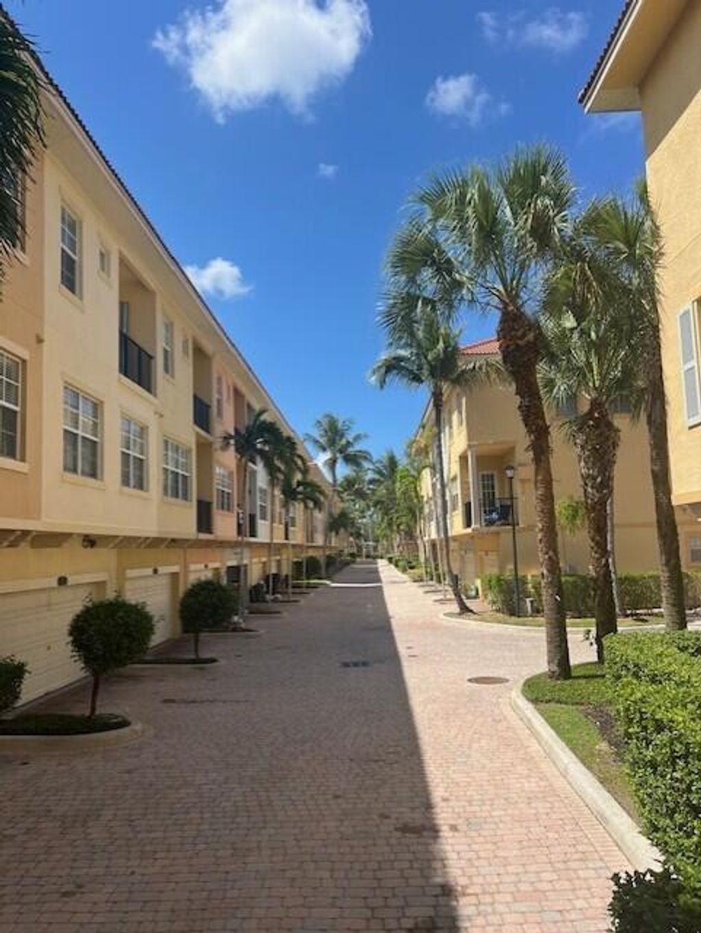 Photo of 11750 Valencia Gardens Avenue, Palm Beach Gardens, FL 33410 (MLS # R11101974)