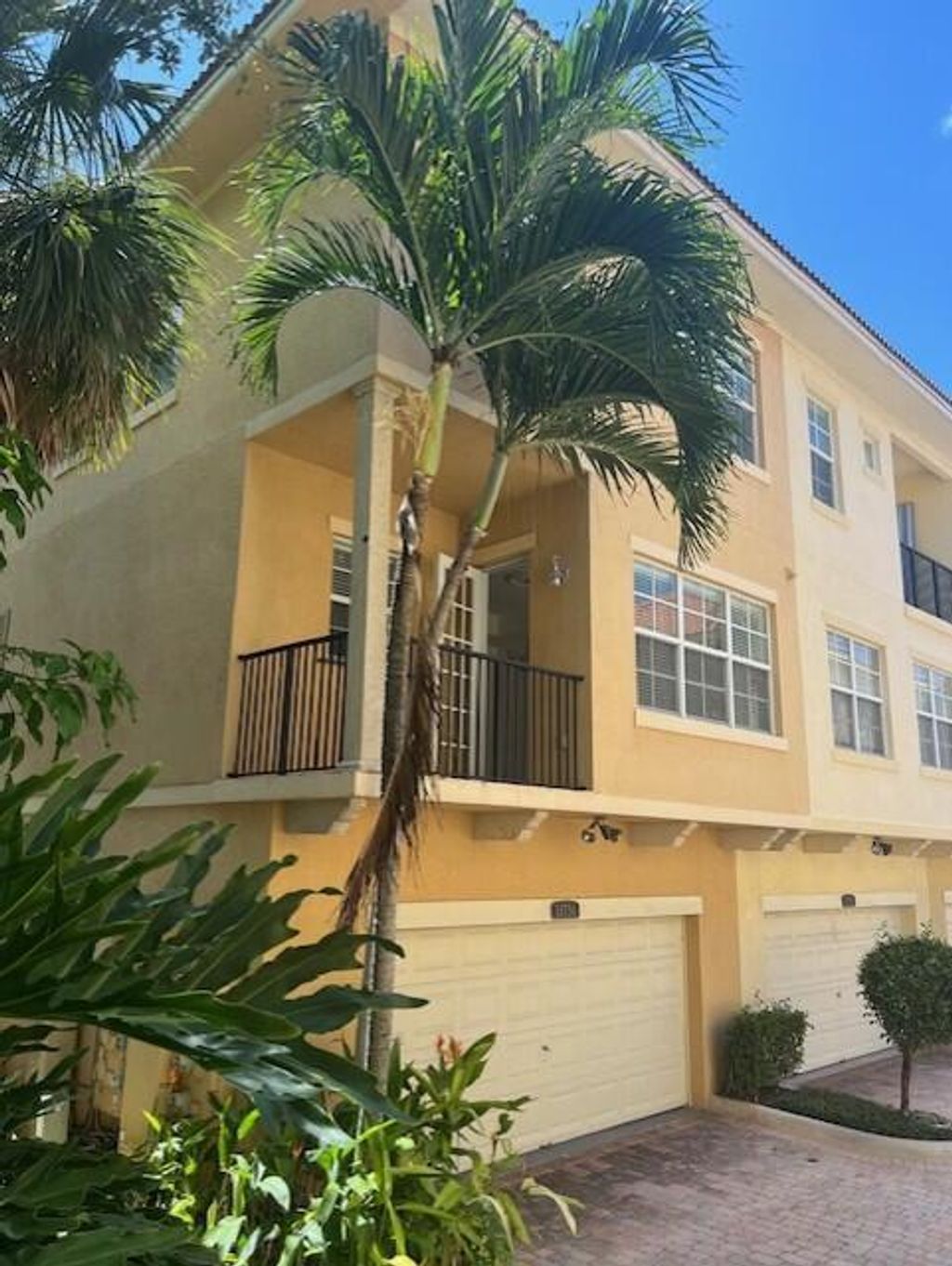 Photo of 11750 Valencia Gardens Avenue, Palm Beach Gardens, FL 33410 (MLS # R11101974)