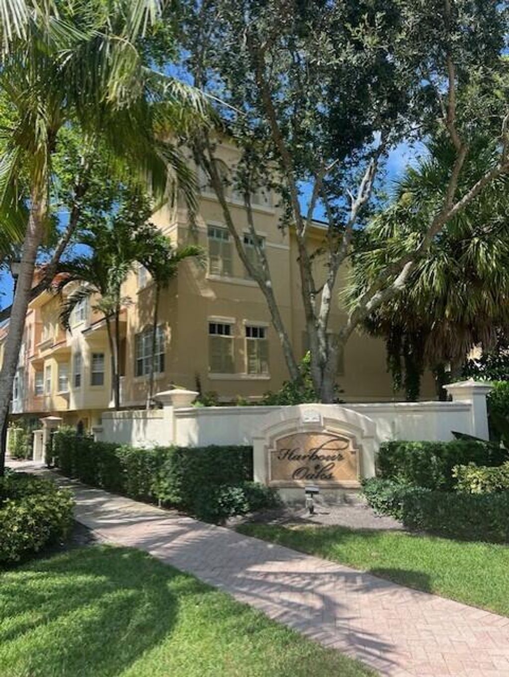 Photo of 11750 Valencia Gardens Avenue, Palm Beach Gardens, FL 33410 (MLS # R11101974)