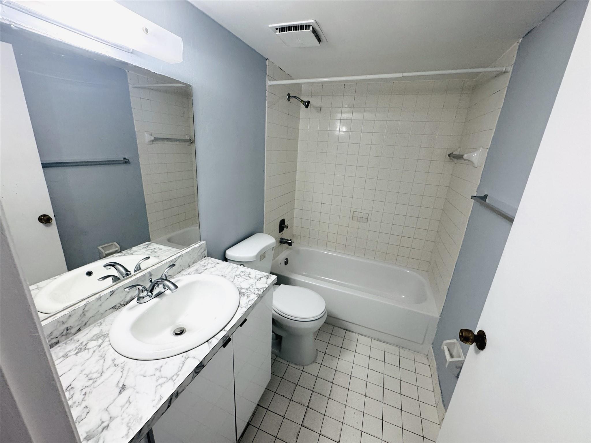 650 NE 149th St F503