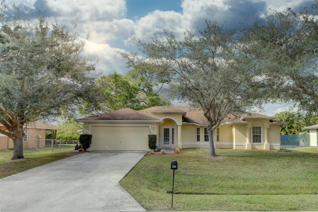 Photo of 708 NE Jordan Terrace, Port Saint Lucie, FL 34983 (MLS # R10772944)