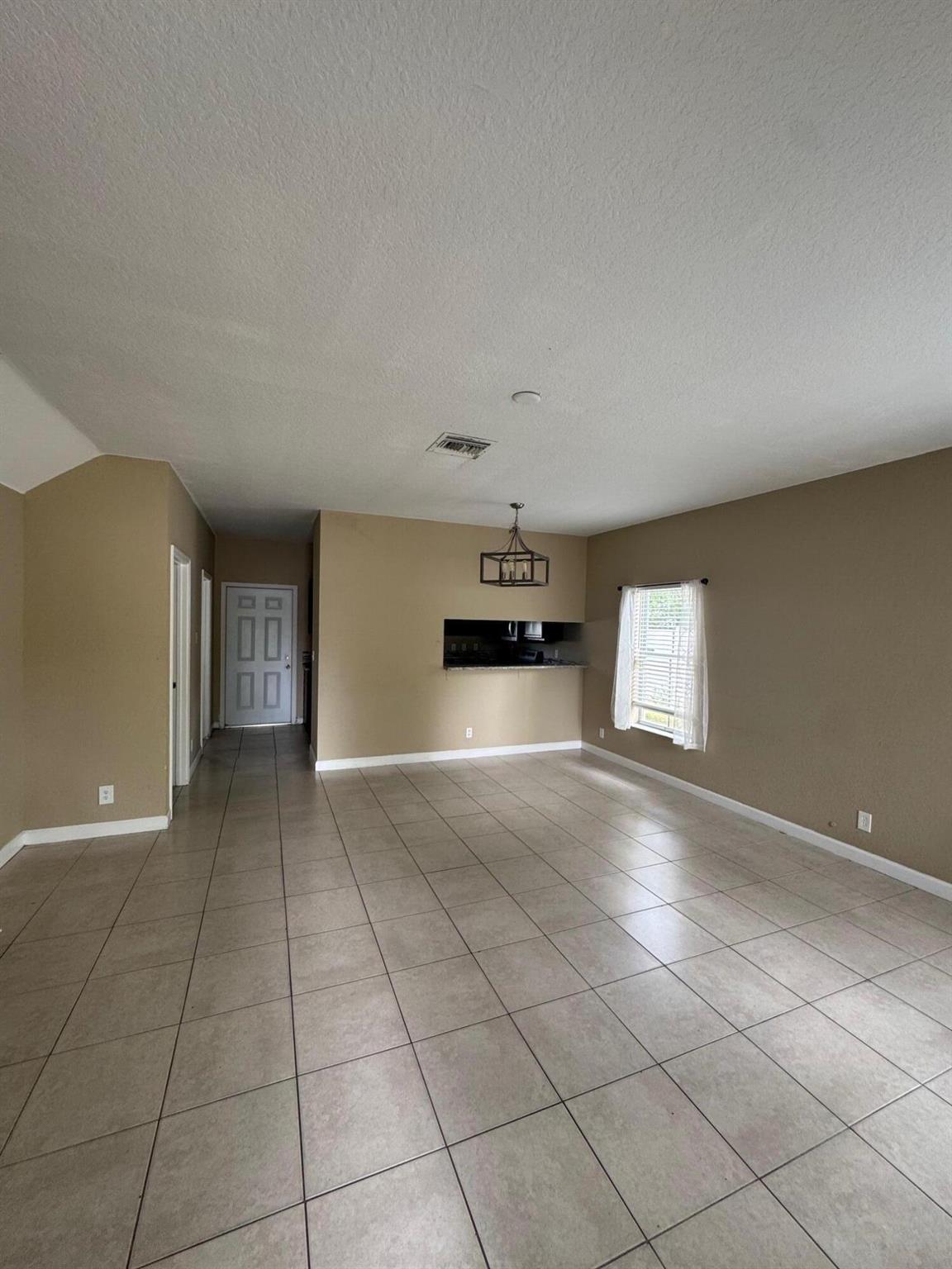 1101 Colonial Palms Way 1101