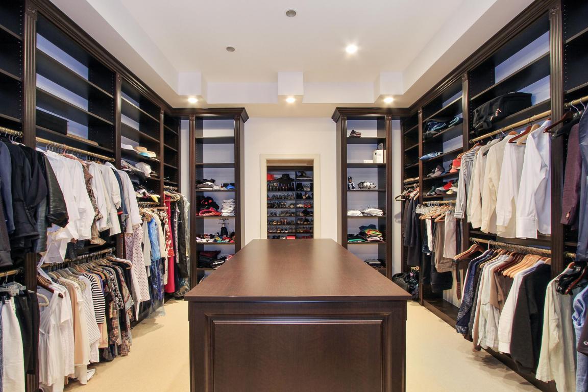 ADMIRALS COVE - Residential