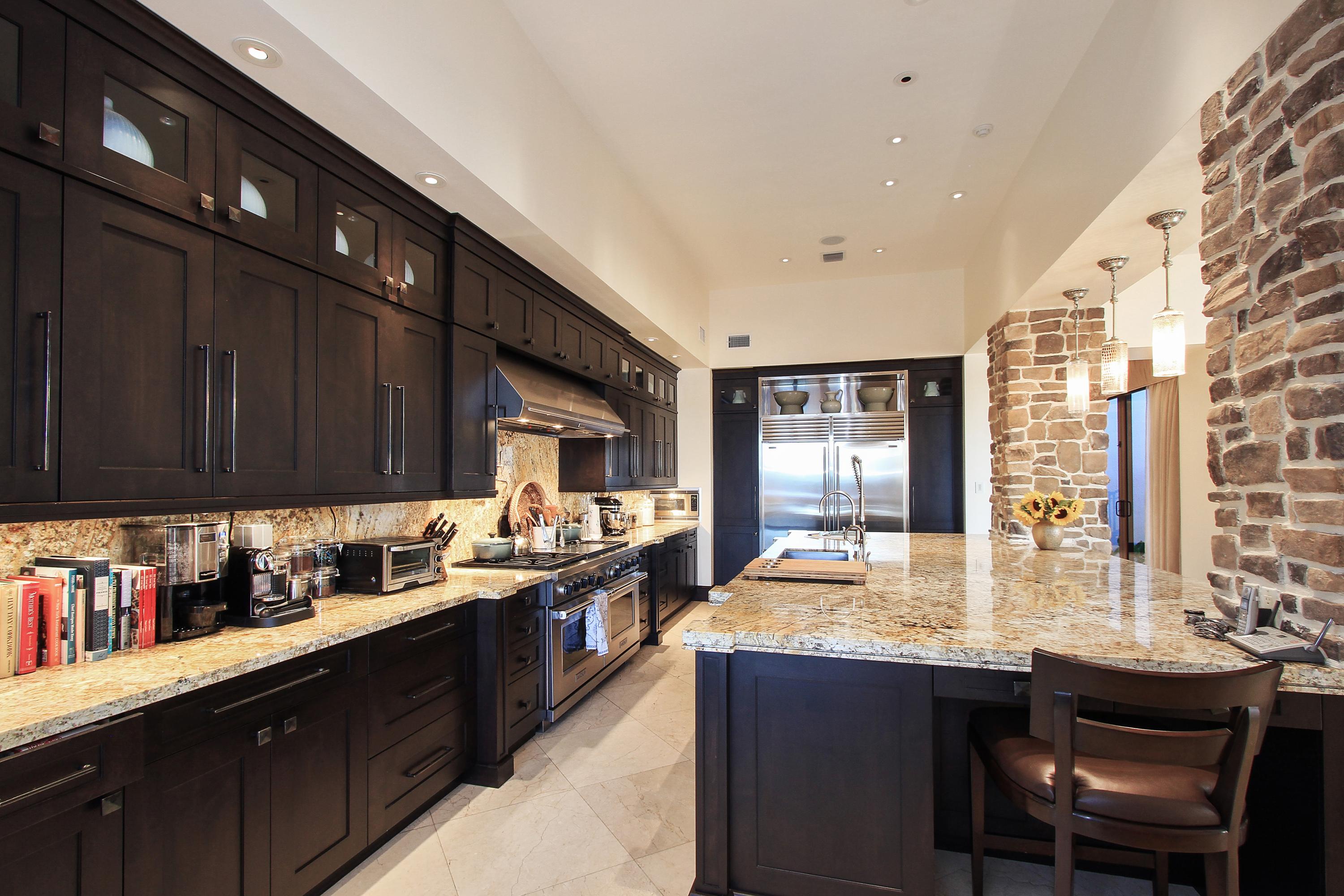 ADMIRALS COVE - Residential