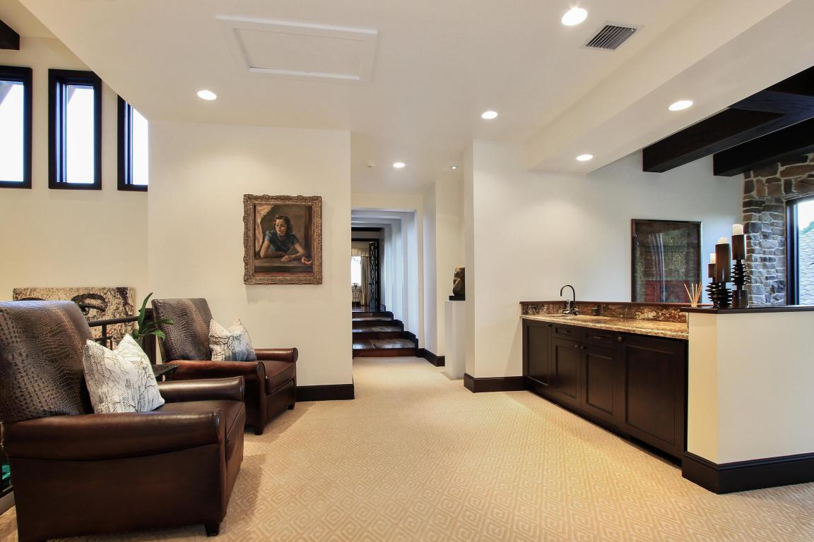 ADMIRALS COVE - Residential