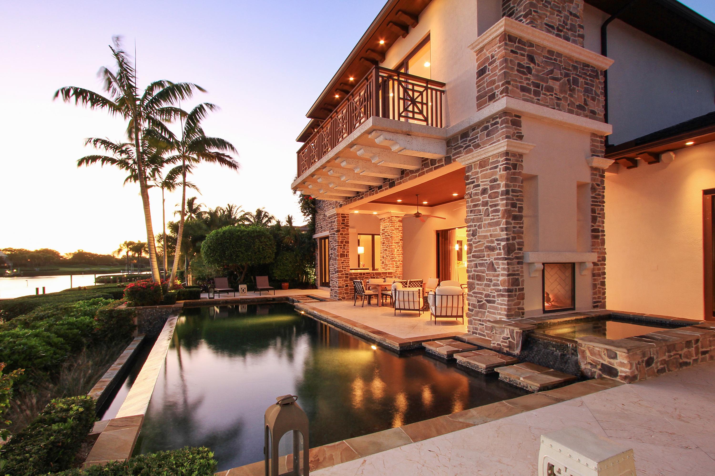 ADMIRALS COVE - Residential