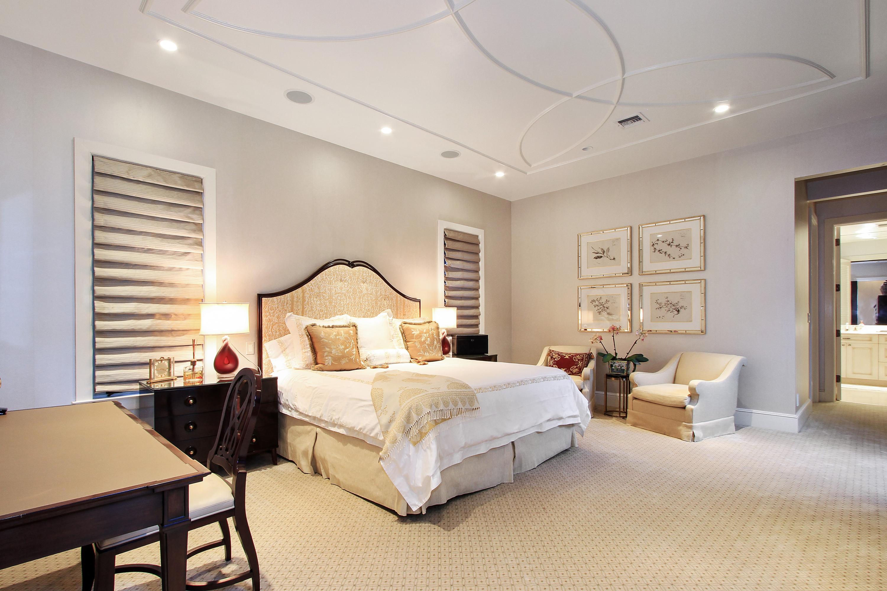 ADMIRALS COVE - Residential