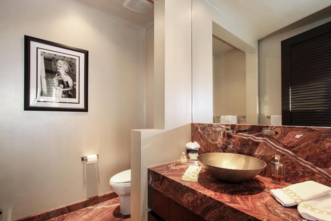 ADMIRALS COVE - Residential