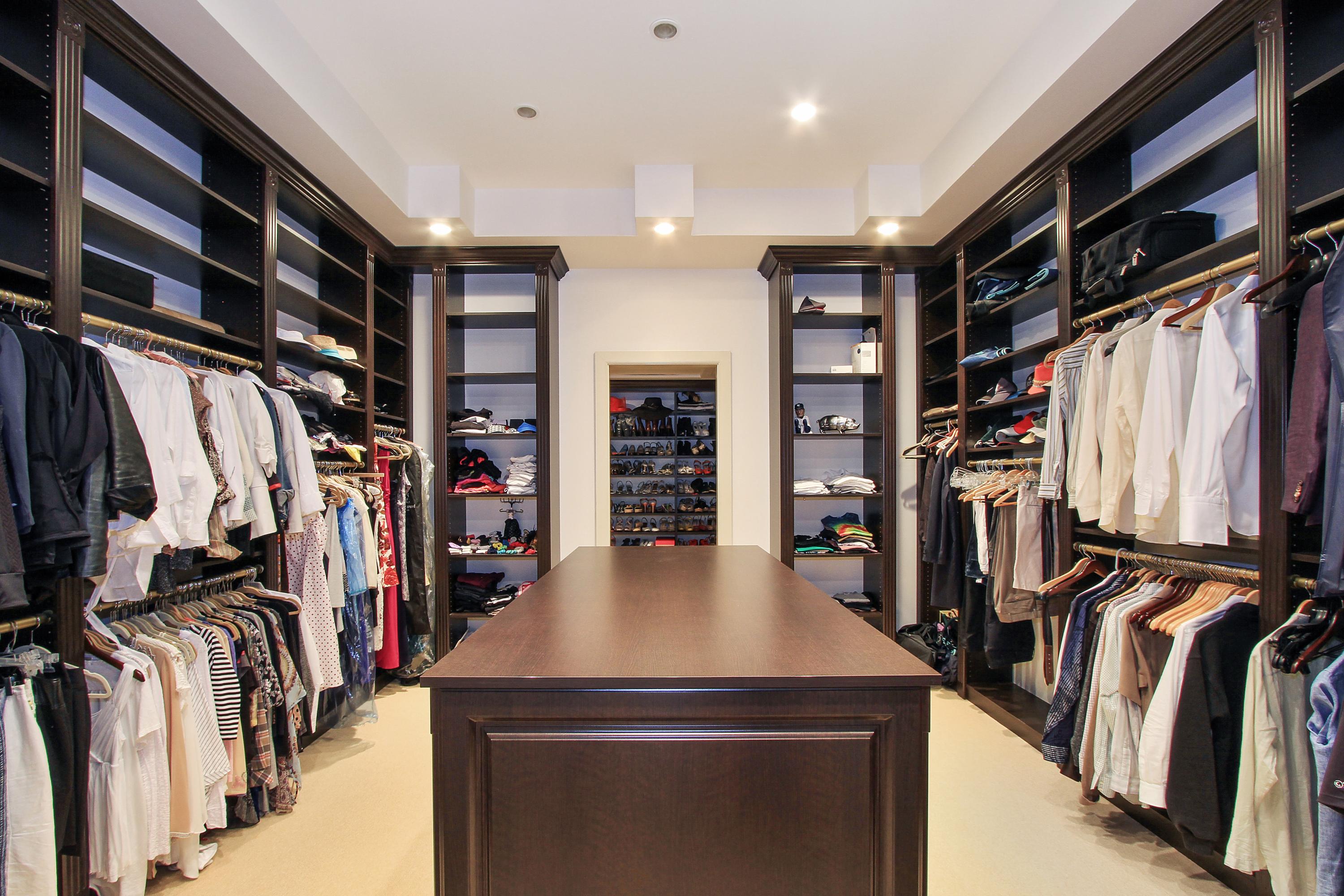 ADMIRALS COVE - Residential