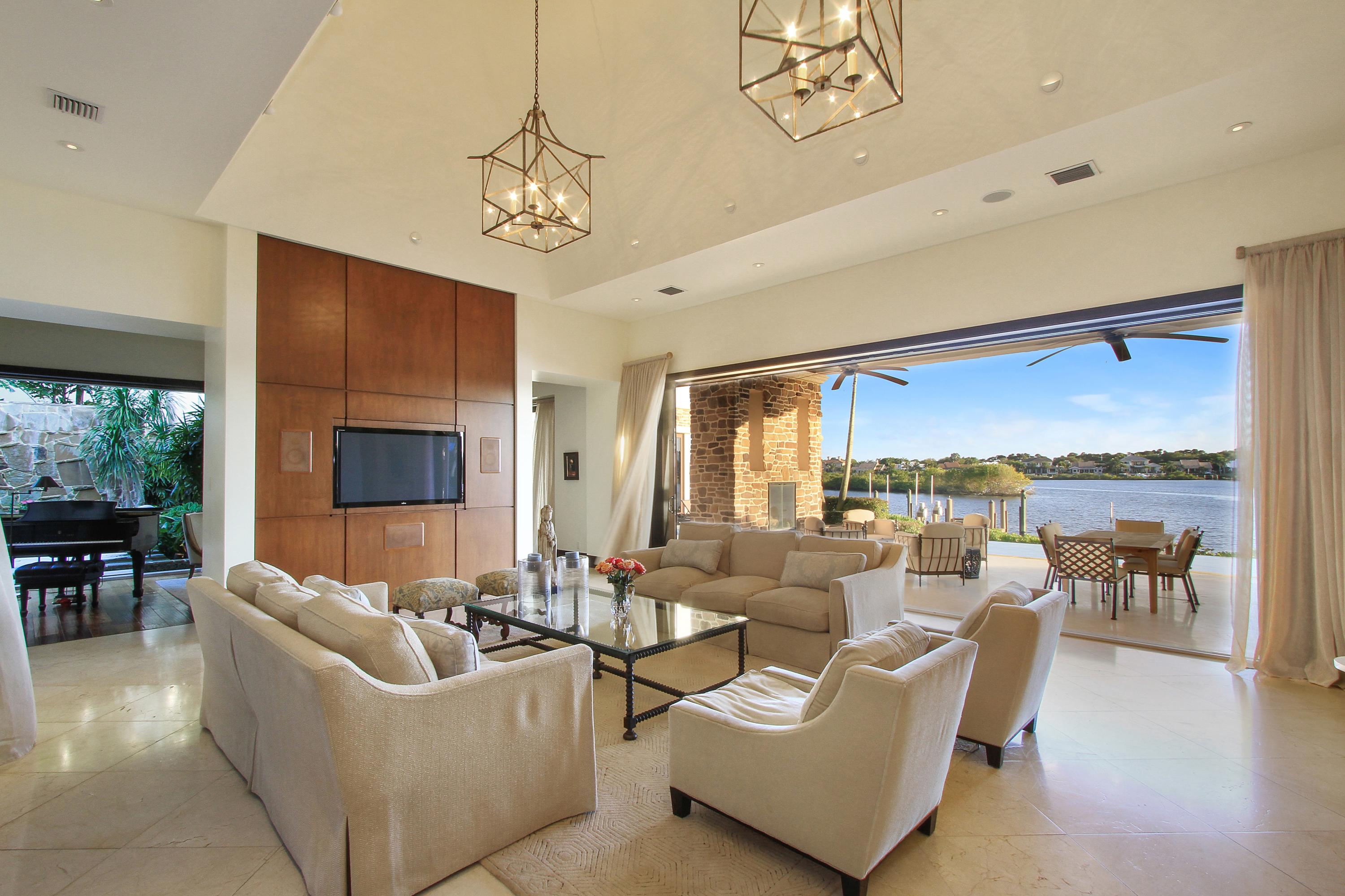 ADMIRALS COVE - Residential