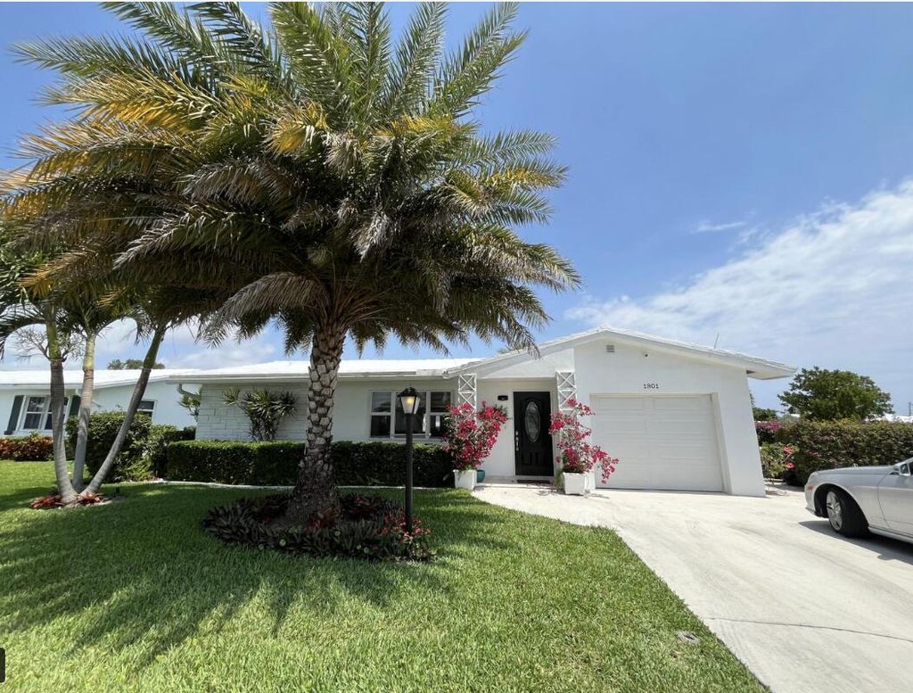 Photo of 1801 SW 5th Avenue, Boynton Beach, FL 33426 (MLS # R11036594)
